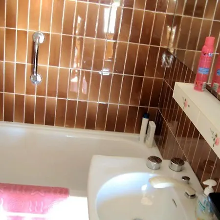Climatise Avec Piscine Et Parking - Fr-1-874-93